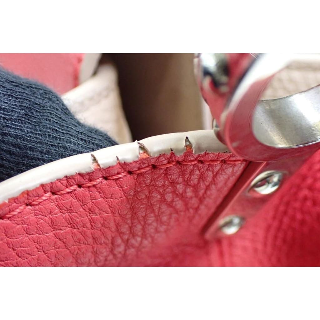 Louis Vuitton Capucines MM Fuchsia Pink - pink / Leather / shoulder bag