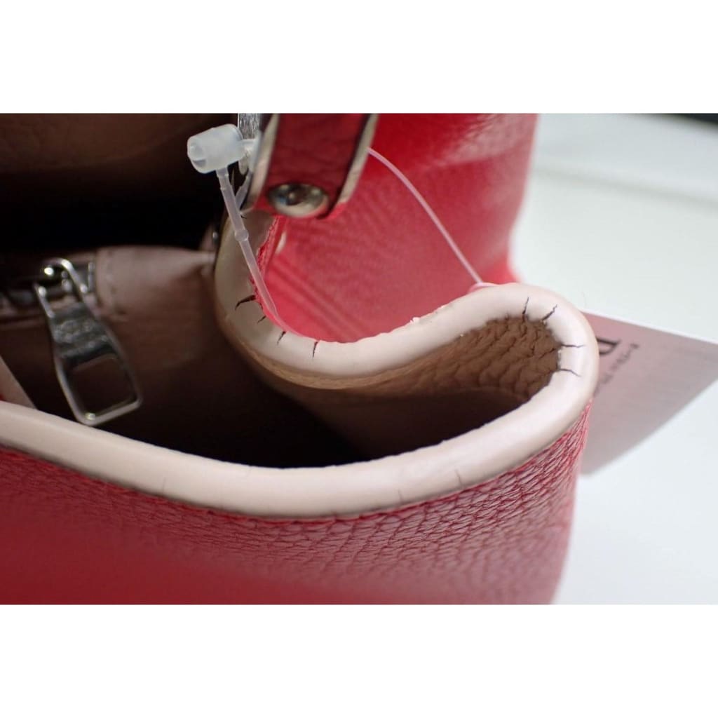 Louis Vuitton Capucines MM Fuchsia Pink - pink / Leather / shoulder bag