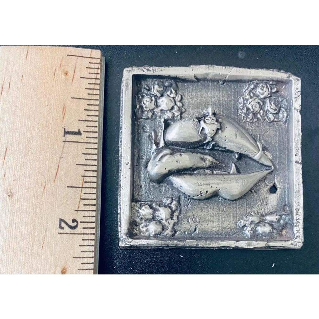 @3 Troy Oz MK BarZ Vampiress Lips by Sarah Richter Framed 2D Sand Cast Relief.999 FS
