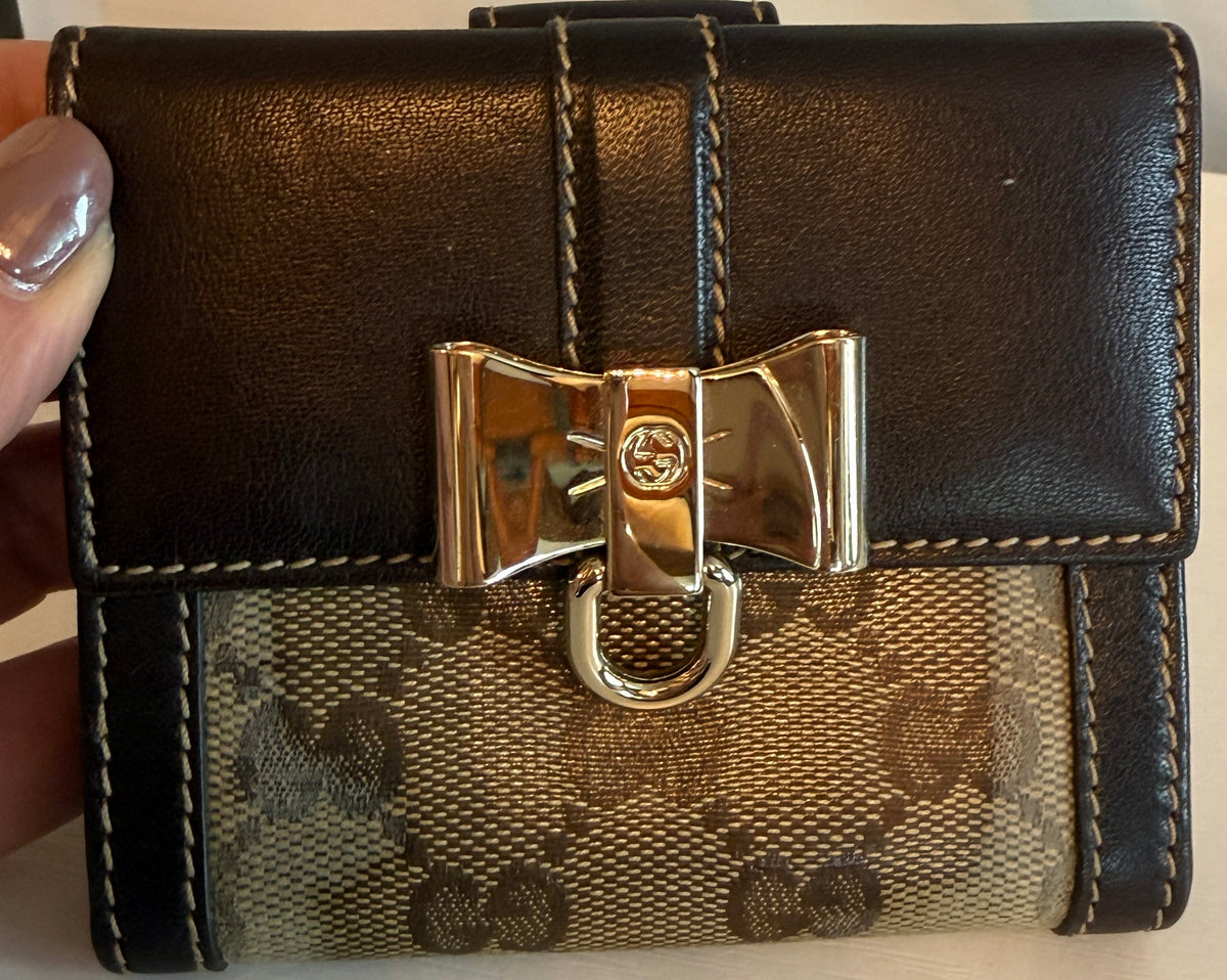 Gucci GG Supreme Sherry Line Bow Bifold Wallet