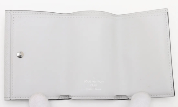 Louis Vuitton Taiga Lama Discovery compact wallet