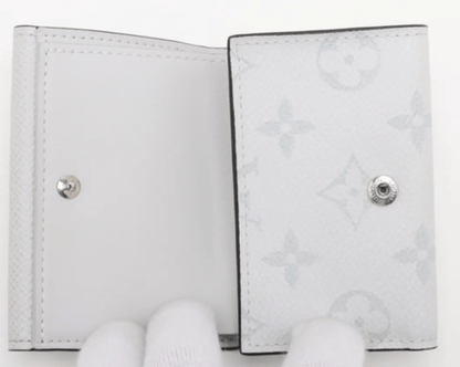 Louis Vuitton Taiga Lama Discovery compact wallet