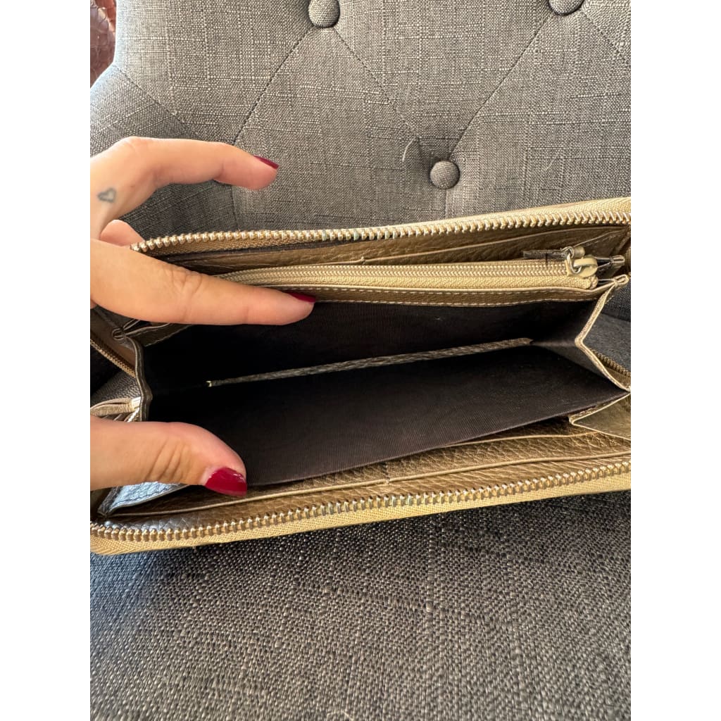 Gucci Gold Soho Zippy Wallet - Long Wallet / Gold / Leather