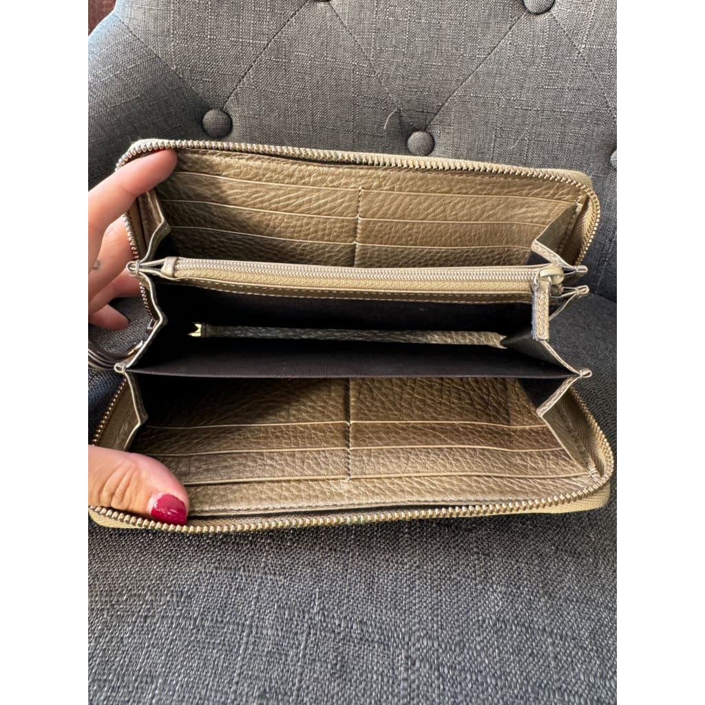 Gucci Gold Soho Zippy Wallet - Long Wallet / Gold / Leather