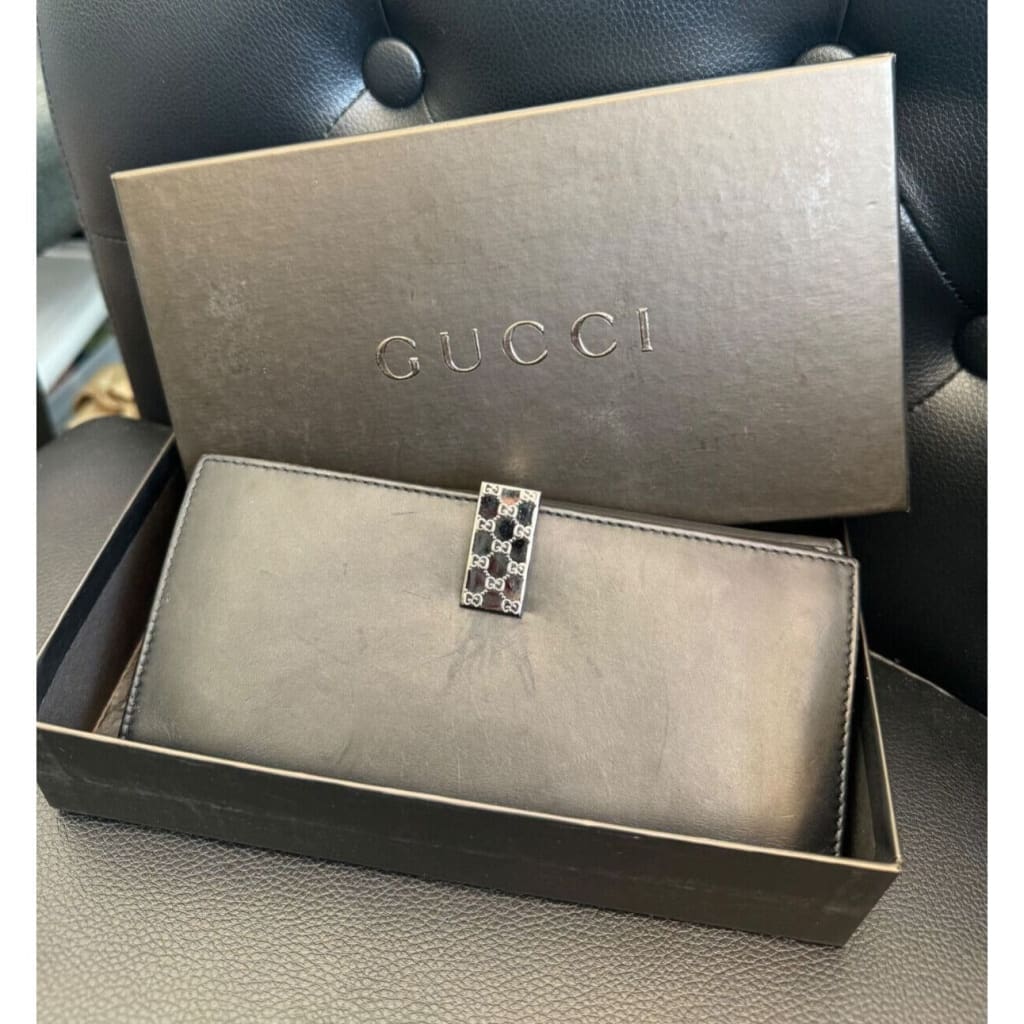 GUCCI Leather Belt Zippy Wallet (MSRP $800 + ) - Black / Leather / snap