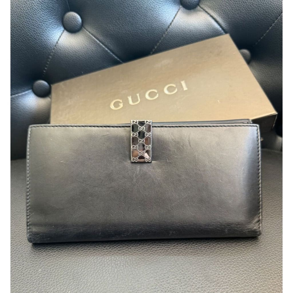 GUCCI Leather Belt Zippy Wallet (MSRP $800 + ) - Black / Leather / snap