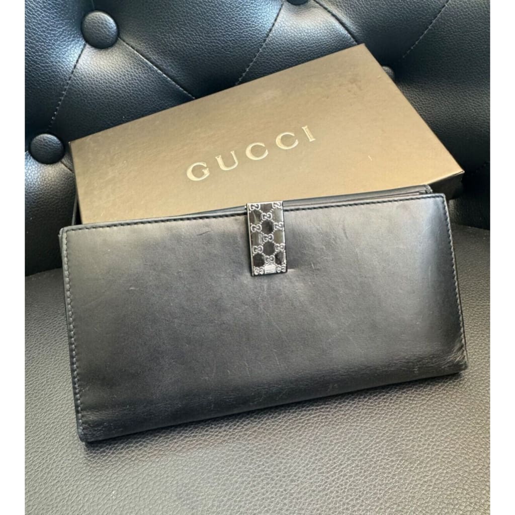 GUCCI Leather Belt Zippy Wallet (MSRP $800 + ) - Black / Leather / snap