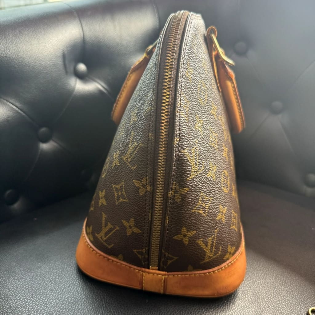 LOUIS VUITTON Alma PM Monogram Bag w/ COA (MSRP $1950 + ) - PM / Leather / Top Handle Bag