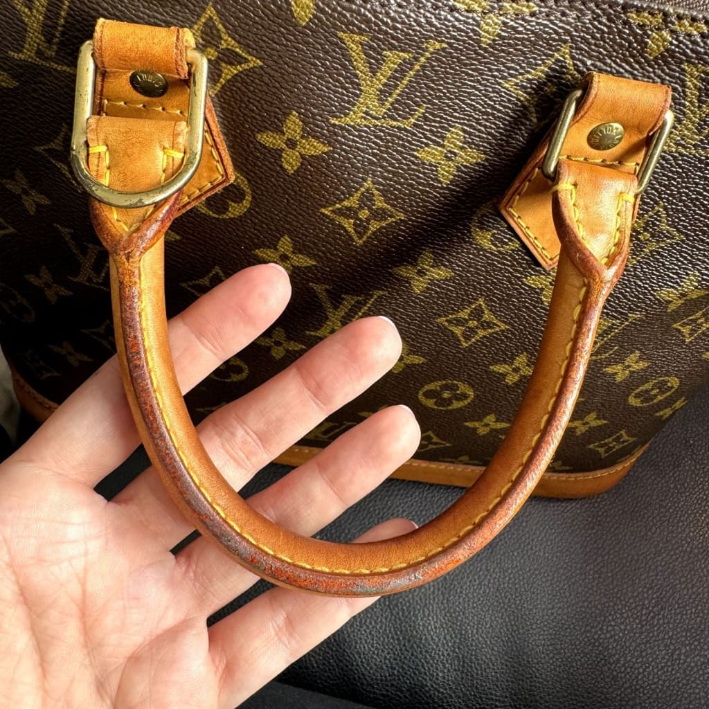 LOUIS VUITTON Alma PM Monogram Bag w/ COA (MSRP $1950 + ) - PM / Leather / Top Handle Bag