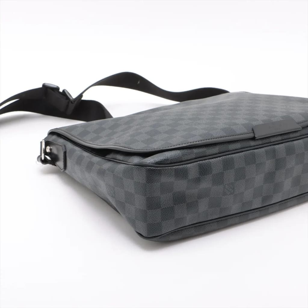 Louis Vuitton Black Damier Graphite Daniel GM Crossbody Messenger - Black / Coated Canvas / Crossbody