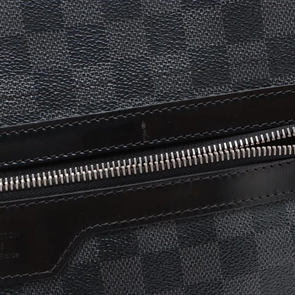 Louis Vuitton Black Damier Graphite Daniel GM Crossbody Messenger - Black / Coated Canvas / Crossbody