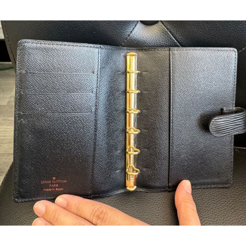 LOUIS VUITTON Black Epi Agenda (MSRP $450) - Black / Leather / agenda