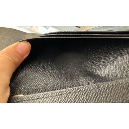 LOUIS VUITTON Black Taiga Brazza Bifold Long Wallet (MSRP $780) - Black / Leather / Bifold