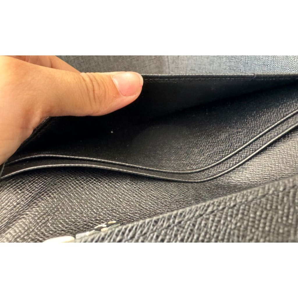 LOUIS VUITTON Black Taiga Brazza Bifold Long Wallet (MSRP $780) - Black / Leather / Bifold