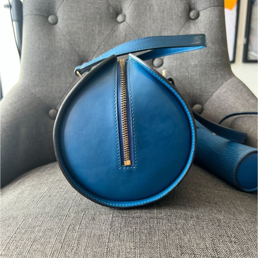 LOUIS VUITTON Blue Epi Soufflot Toledo Shoulder Bag with Mini Pouch - Blue / Leather / Shoulder Bag