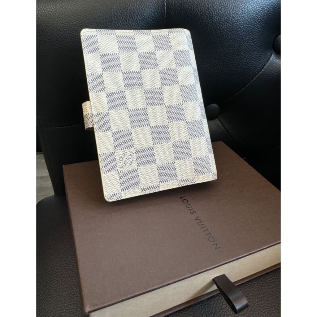 LOUIS VUITTON Damier Azur MM Agenda (MSRP $450) - White / Leather / agenda