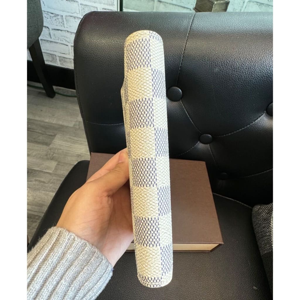 LOUIS VUITTON Damier Azur MM Agenda (MSRP $450) - White / Leather / agenda