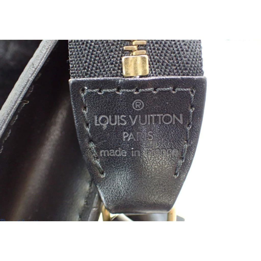 Louis Vuitton Epi Black Pochette - black / leather / Shoulder Bag