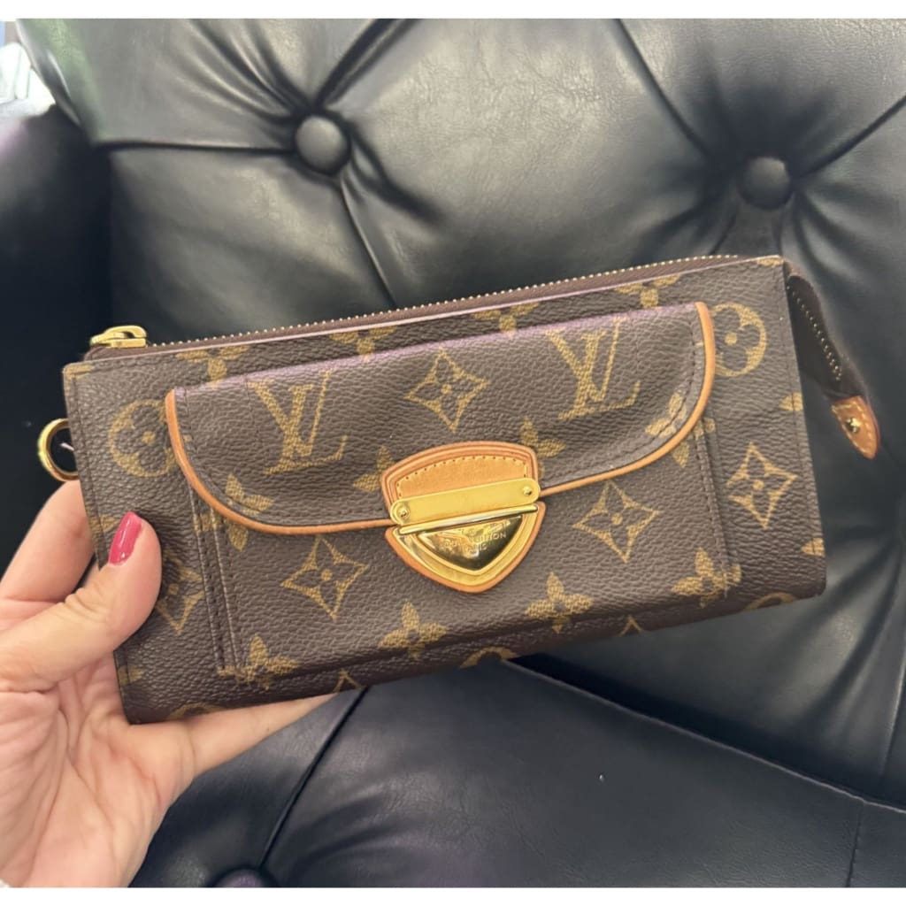 Louis Vuitton Monogram Astrid Oversized Wallet - brown / Coated Canvas