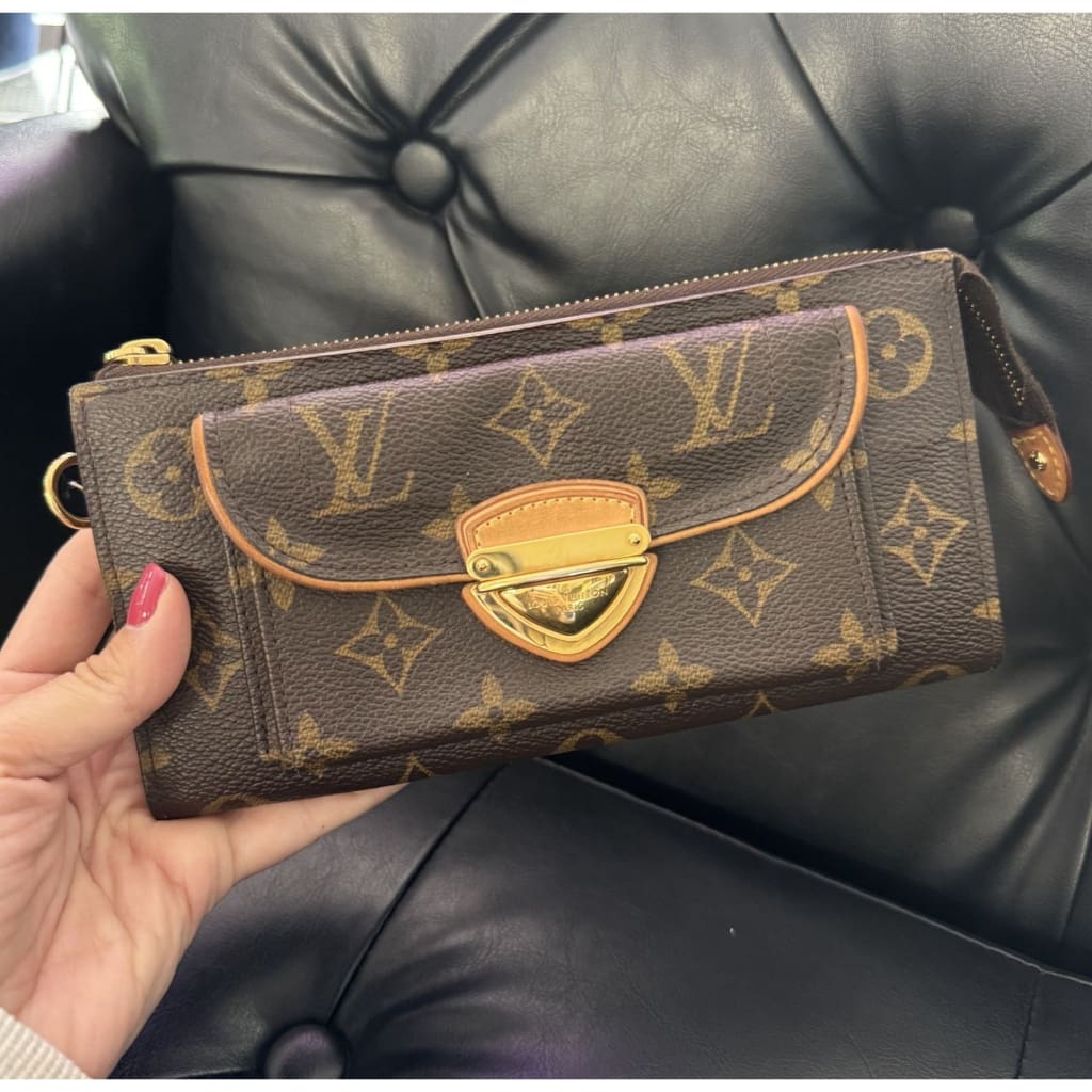 Louis Vuitton Monogram Astrid Oversized Wallet - brown / Coated Canvas