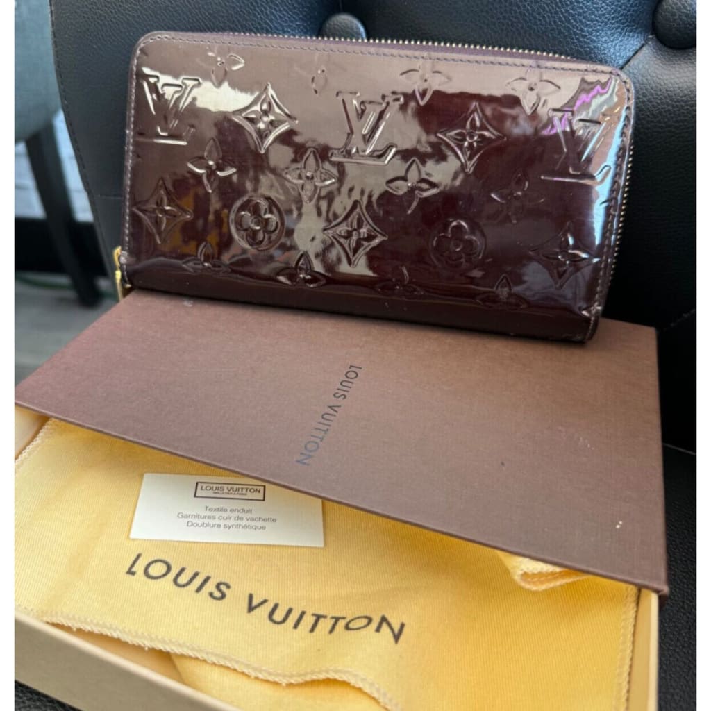 Louis Vuitton Monogrqm Crossbody Wallet 2024 with Box