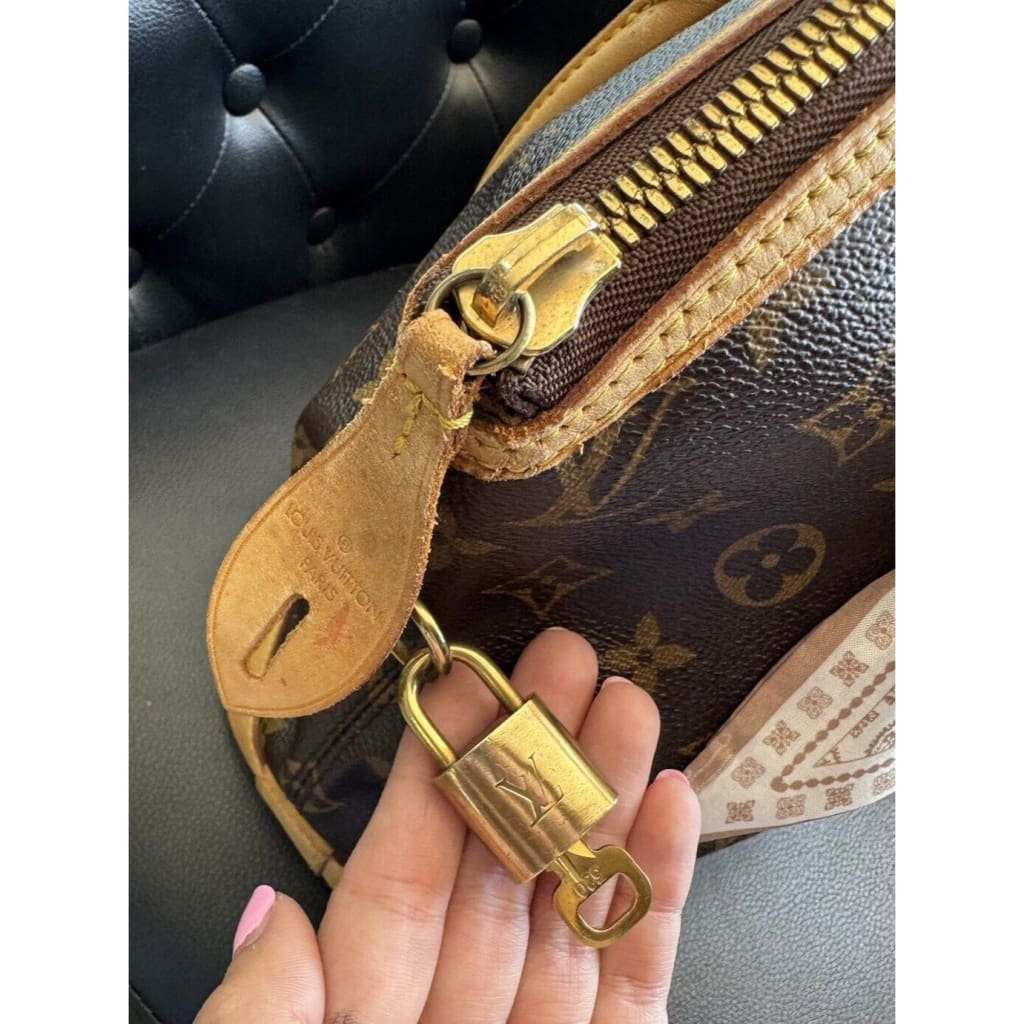 LOUIS VUITTON Monogram Lockit Horizontal Hang Bag (MSRP $1090) - Large / Leather / Shoulder Bag