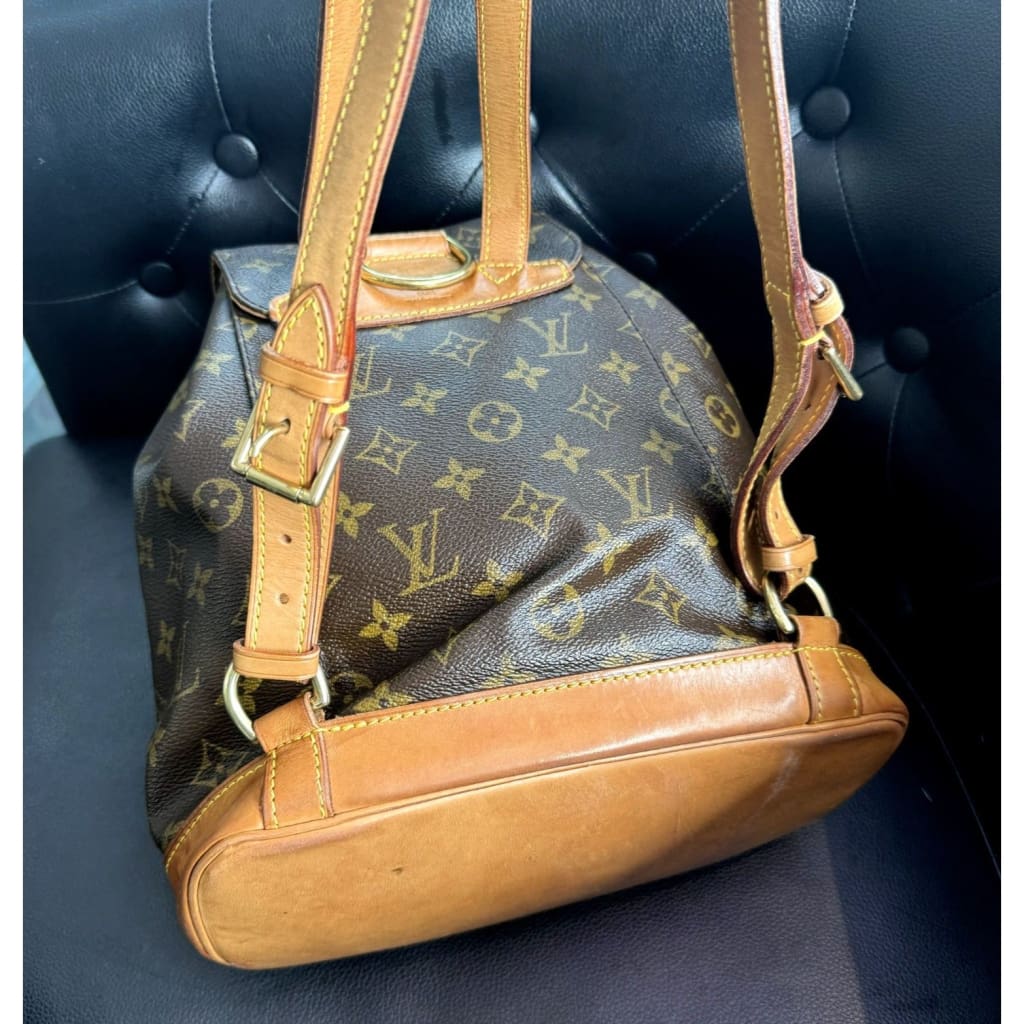 LOUIS VUITTON Monogram Montsouris MM Backpack (MSRP $1500 + ) - Medium / Leather / Backpack