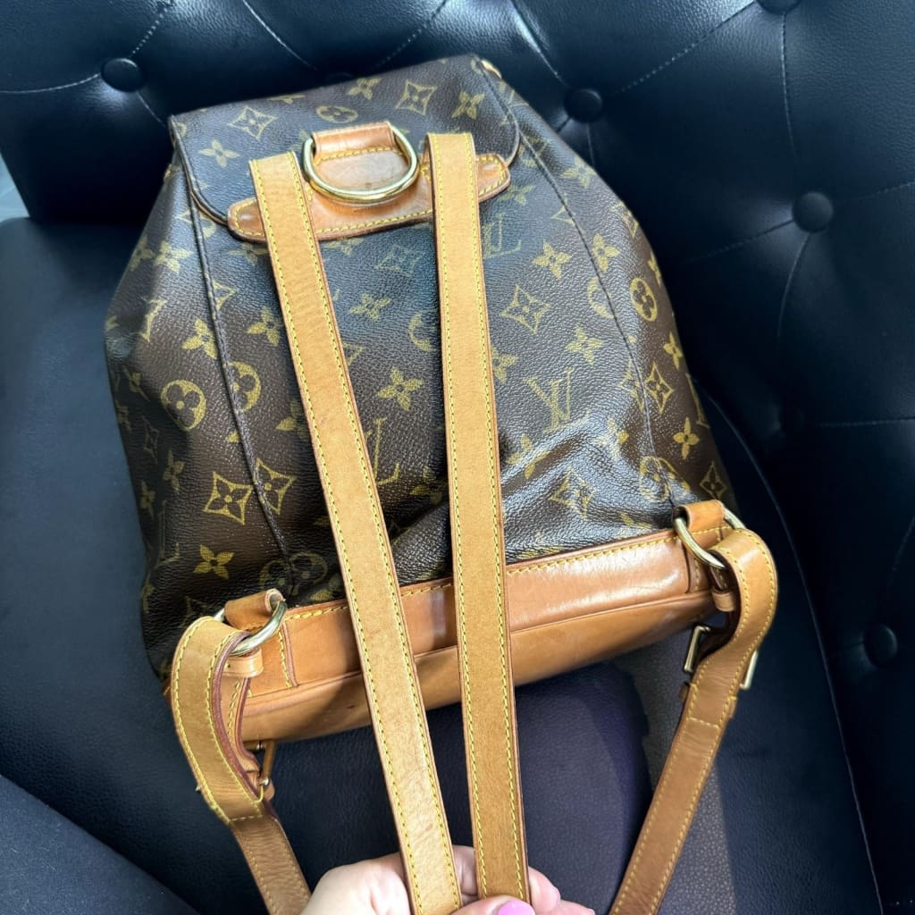 LOUIS VUITTON Monogram Montsouris MM Backpack (MSRP $1500 + ) - Medium / Leather / Backpack