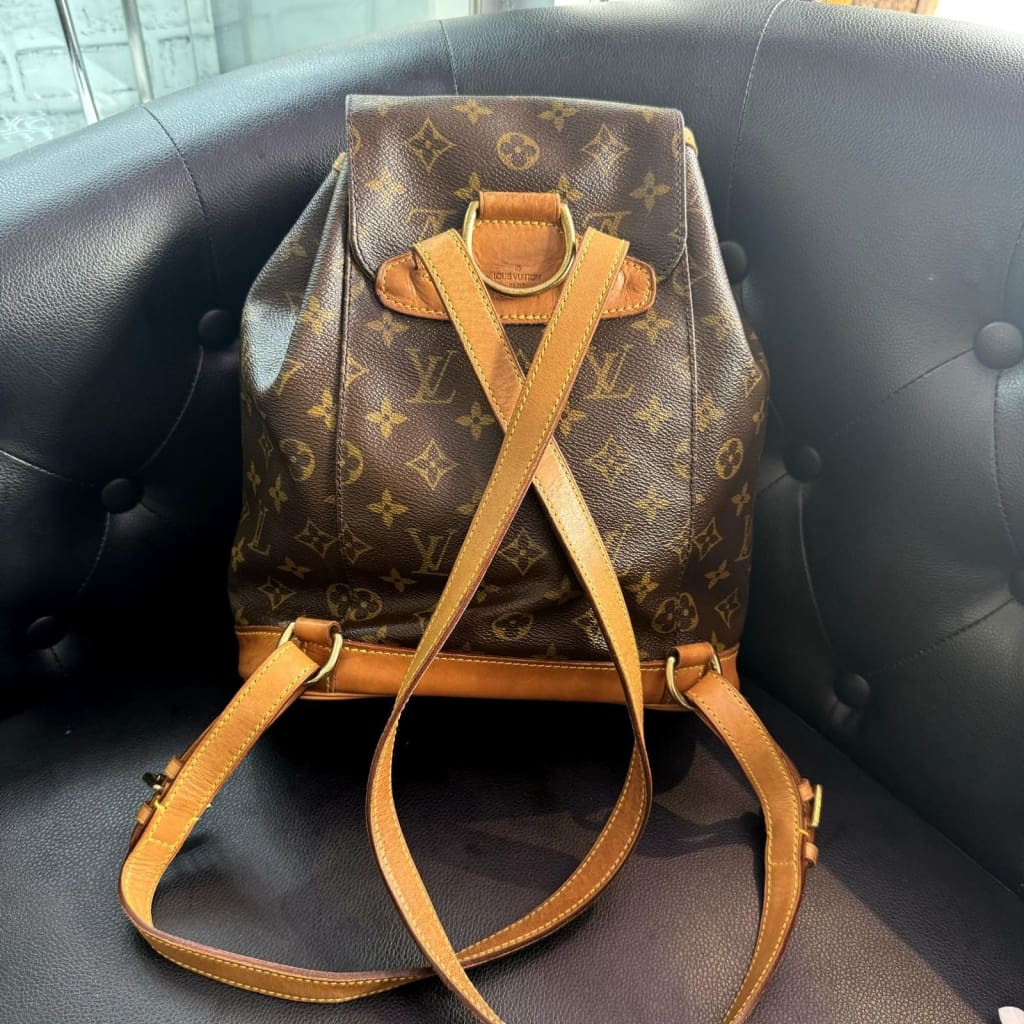 LOUIS VUITTON Monogram Montsouris MM Backpack (MSRP $1500 + ) - Medium / Leather / Backpack