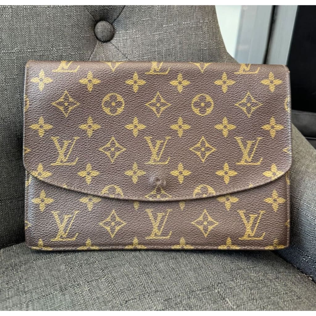 Louis Vuitton Monogram Pochette Rabat Clutch 23 w/ Chain