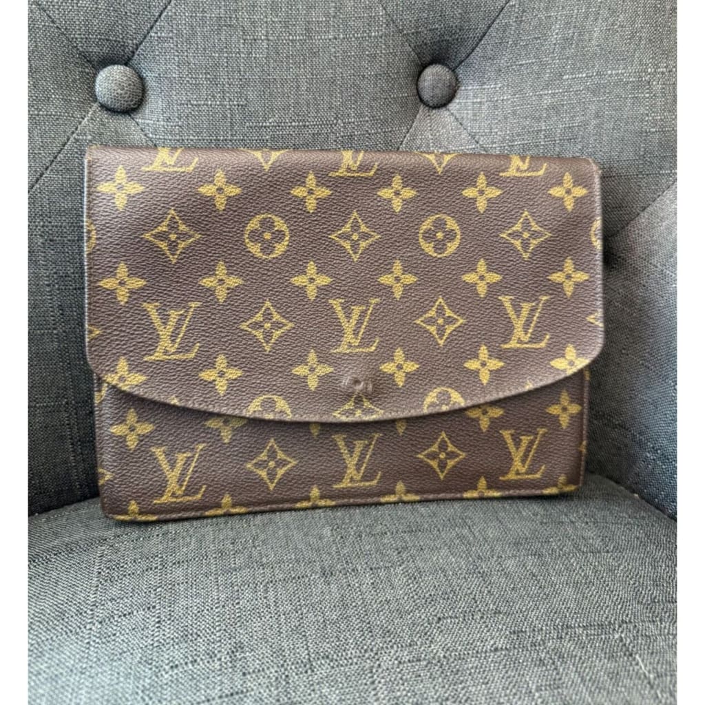 Louis Vuitton Monogram Pochette Rabat Clutch 23 w/ Chain