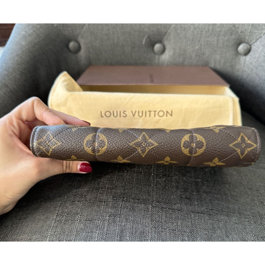 LOUIS VUITTON Monogram Sarah Etoile Quilted Long Wallet (MSRP $1,060) - Long Wallet / Leather / Long Wallet