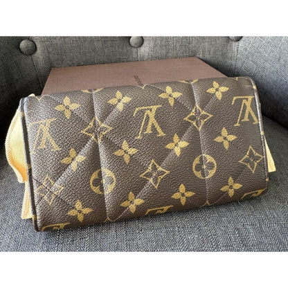 LOUIS VUITTON Monogram Sarah Etoile Quilted Long Wallet (MSRP $1,060) - Long Wallet / Leather / Long Wallet