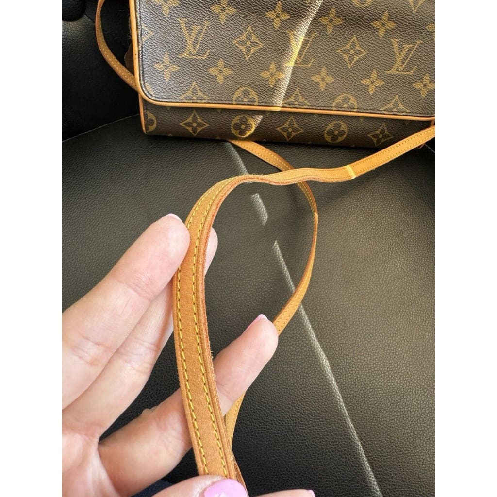 LOUIS VUITTON Monogram Twin GM Pochette Shoulder Bag (MSRP $1150 + ) - GM / Suede / Shoulder Bag