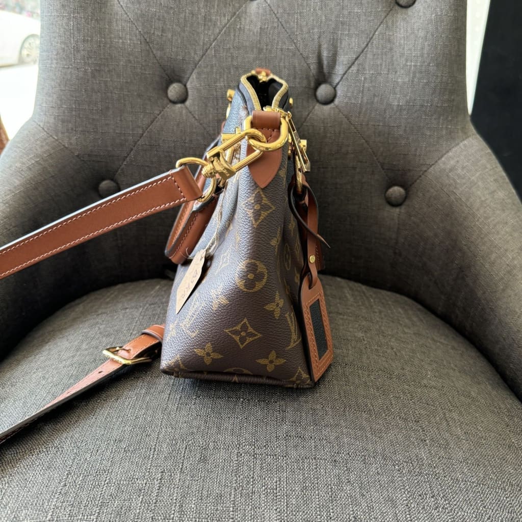 LOUIS VUITTON Monogram V Tote BB - BB / Black / Leather