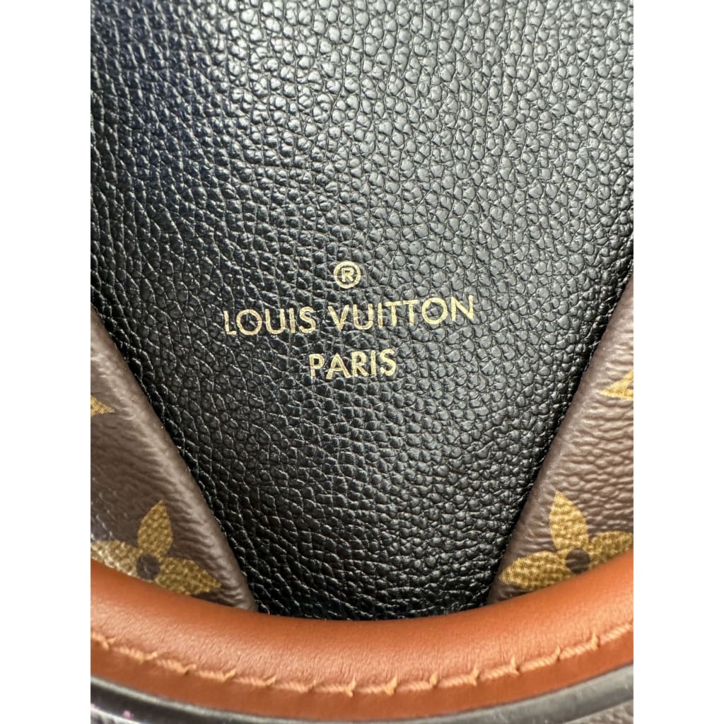 LOUIS VUITTON Monogram V Tote BB - BB / Black / Leather