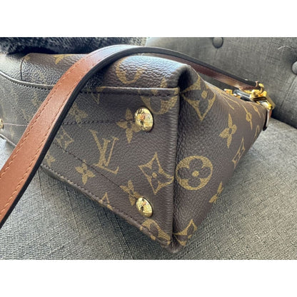 LOUIS VUITTON Monogram V Tote BB - BB / Black / Leather