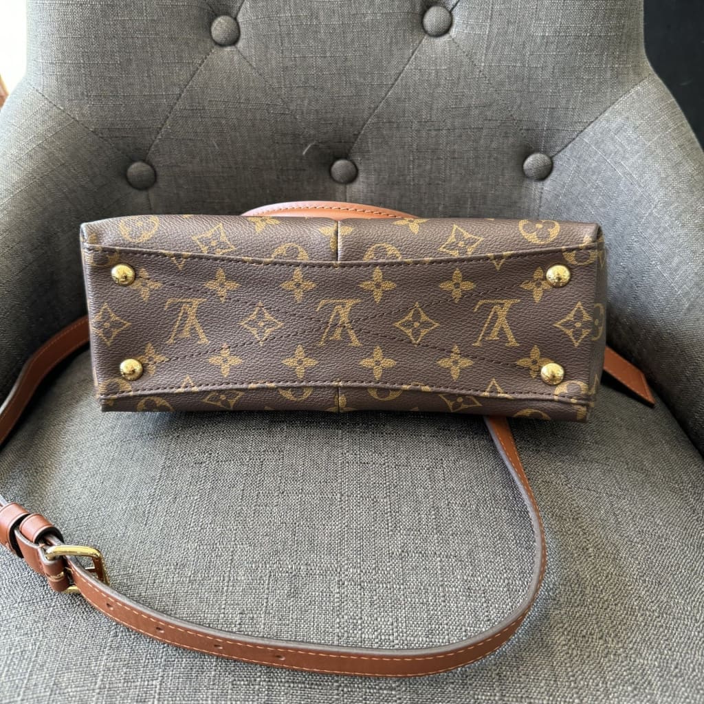 LOUIS VUITTON Monogram V Tote BB - BB / Black / Leather