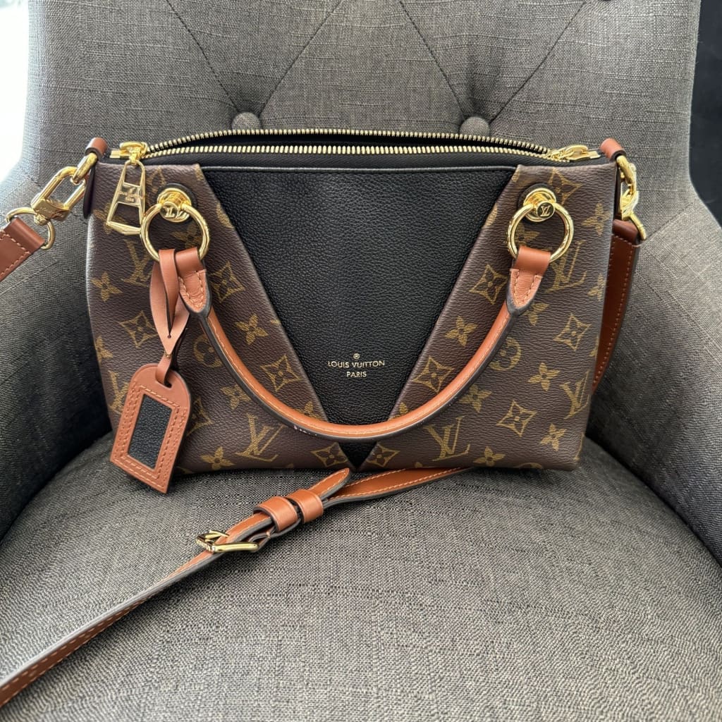 LOUIS VUITTON Monogram V Tote BB - BB / Black / Leather