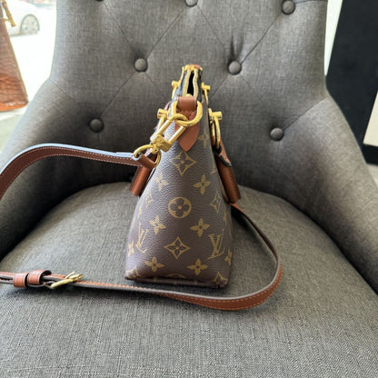 LOUIS VUITTON Monogram V Tote BB - BB / Black / Leather