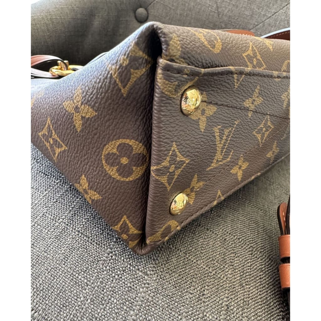 LOUIS VUITTON Monogram V Tote BB - BB / Black / Leather