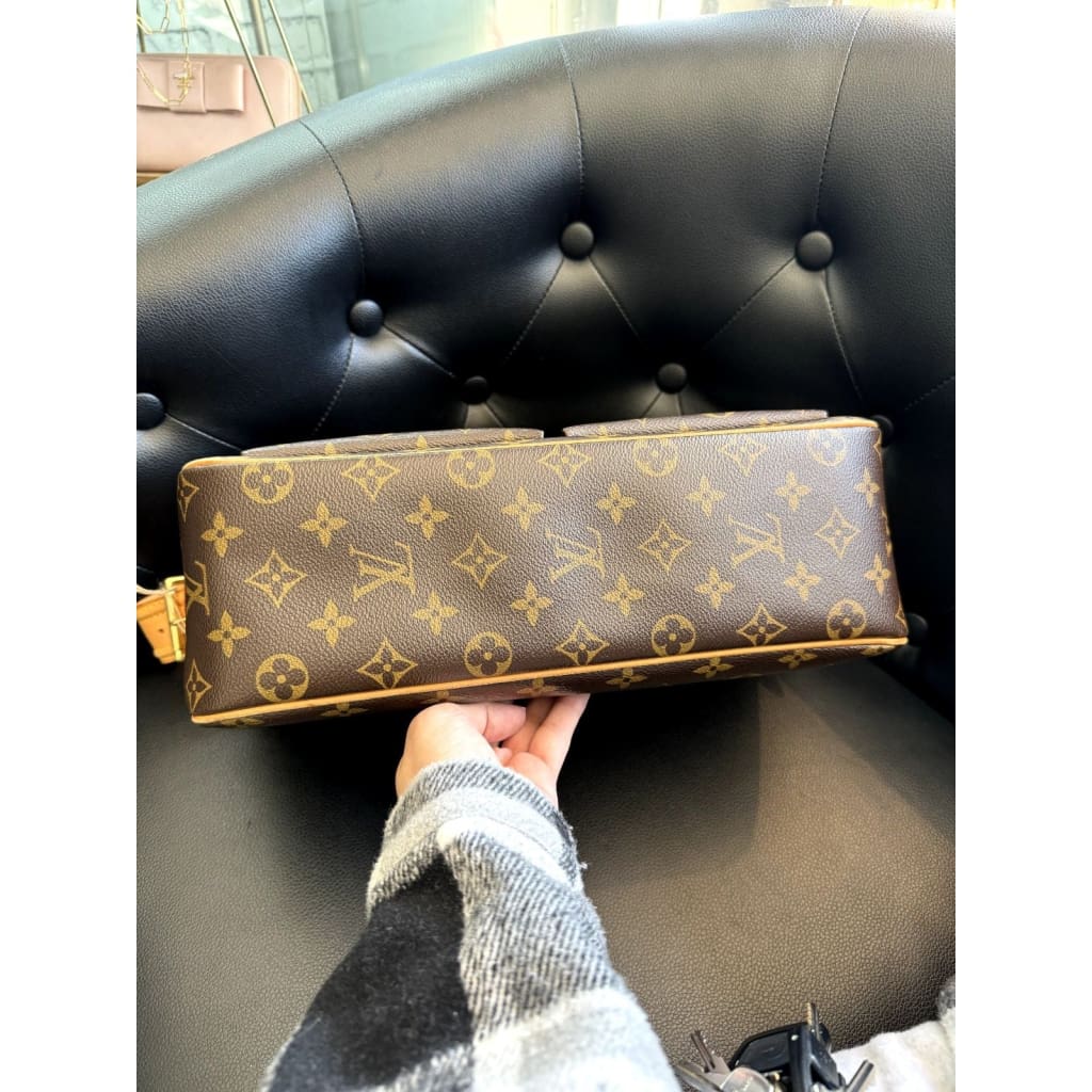 LOUIS VUITTON Monogram Viva-Cite (MSRP $2000 + ) - GM / Leather / Shoulder Bag