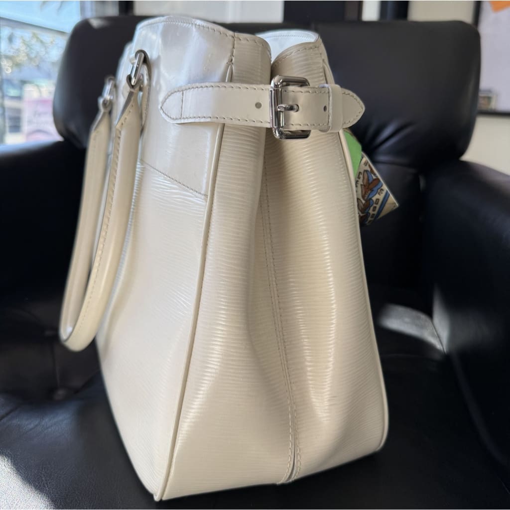 Louis Vuitton White Epi Passy GM Bag - white / epi leather / Shoulder Bag