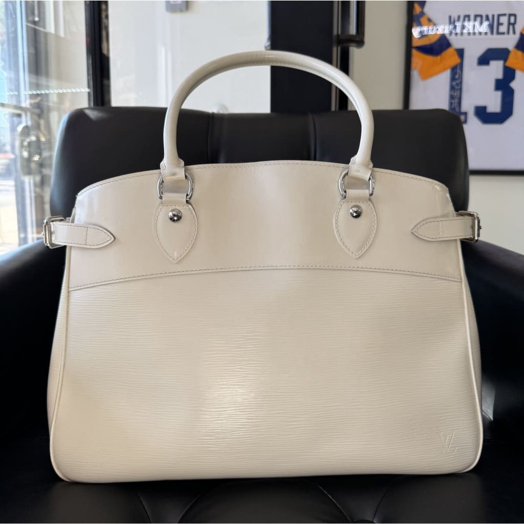 Louis Vuitton White Epi Passy GM Bag - white / epi leather / Shoulder Bag