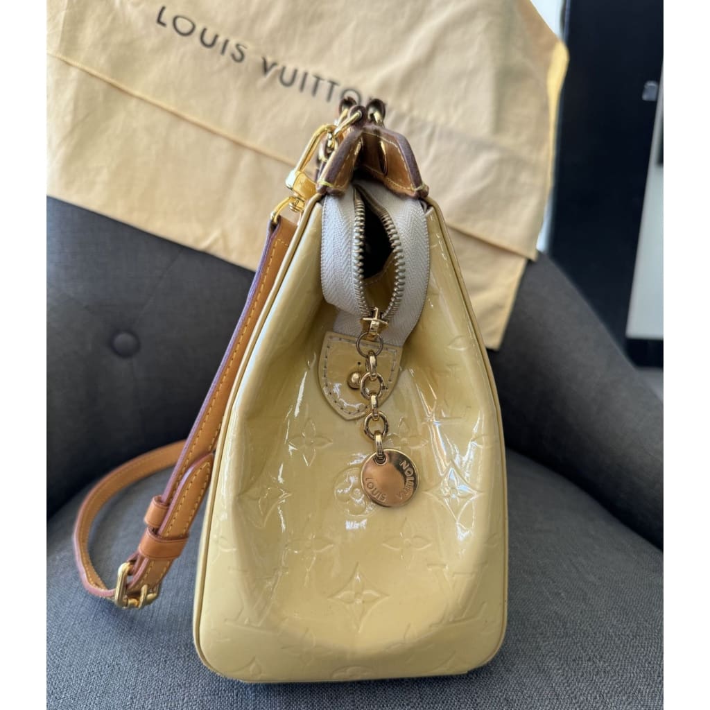 Louis Vuitton Yellow Vernis MM Brea Bag With Crossbody Strap & Dustbag - MM / Yellow / Leather