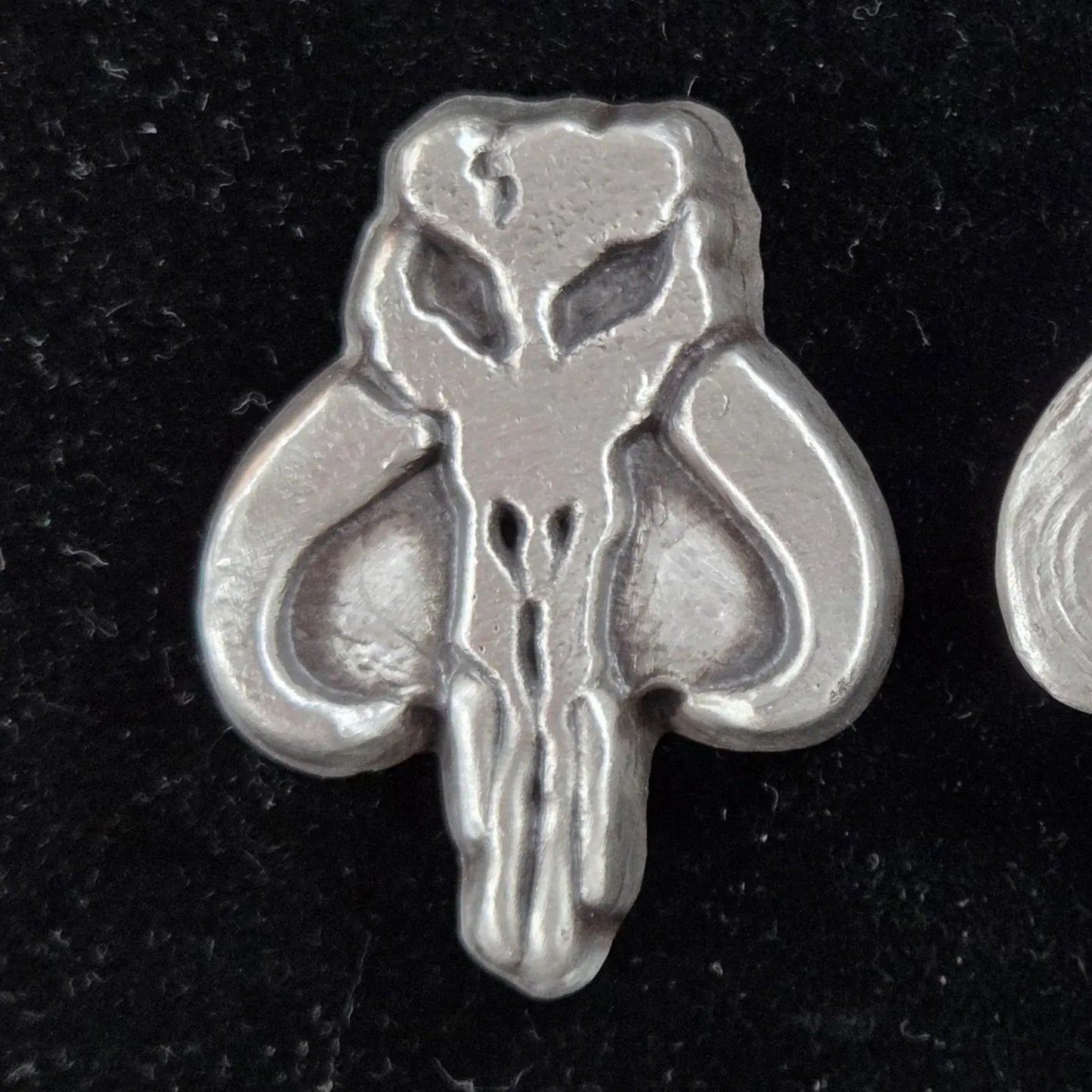 2 Oz MK BarZ "Mandalorian Mythosaur Skull" Bar .999 FS Hand Poured - MK BARZ AND BULLION